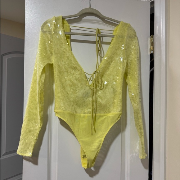 NWT Bardot Yellow Sequin Bodysuit - Picture 5 of 9